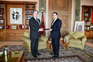 السفير الأمريكي الجديد يباشر مهامه بالرباط ويبحث تعزيز الشراكة مع المغرب