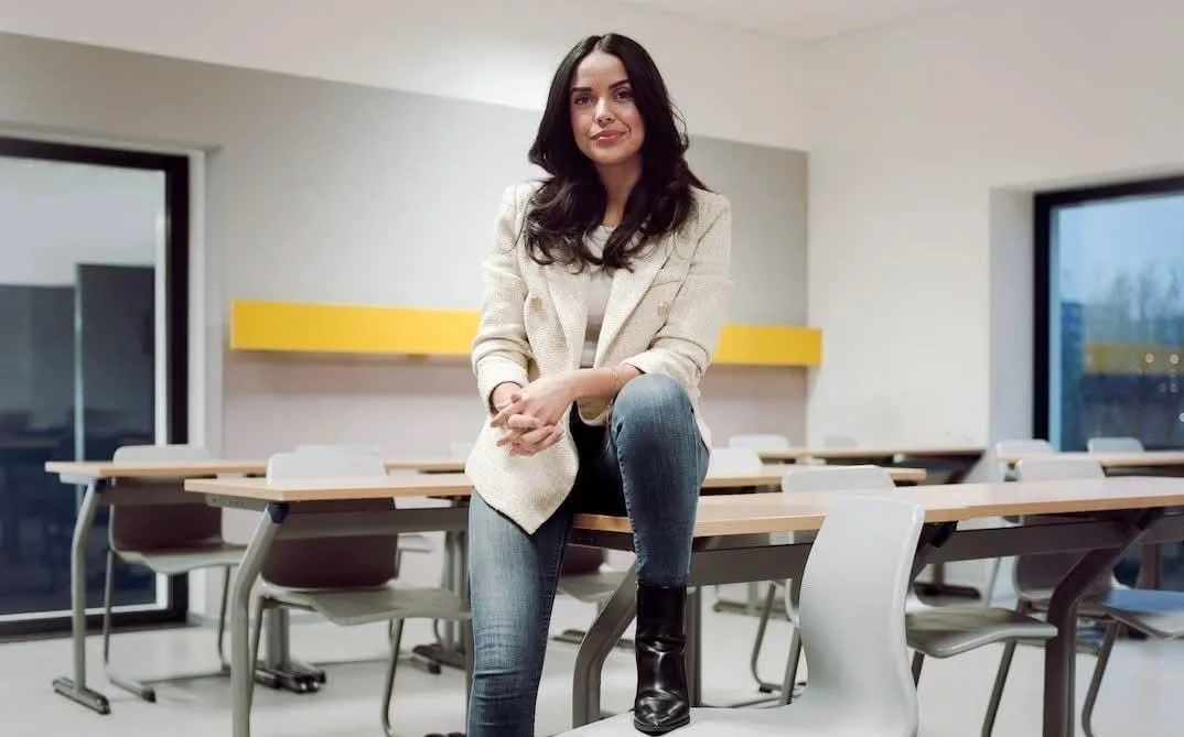 تتويج المغربية نهيلة الجبلي أفضل معلمة في هولندا لسنة 2025