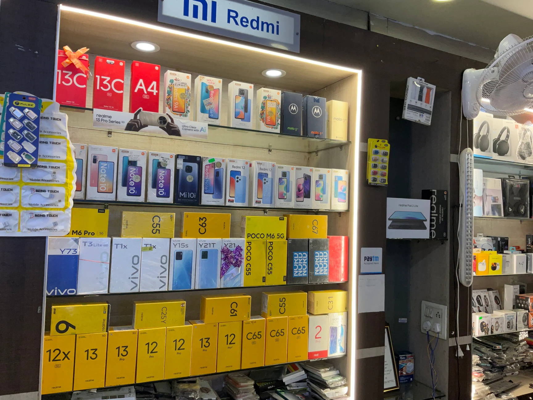 تخفيض رسوم استيراد الهواتف ورفع حماية الزعفران في قانون المالية الجديد