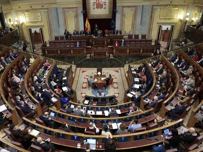 إسبانيا : الحزب الشعبي يقترح أكثر من خمسين تعديلًا لتعزيز حماية القاصرين في الفضاء الرقمي