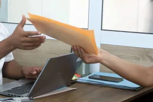 لجنة تفتيش مركزية تنبش في اختلالات قضائية وملفات عقارية داخل جماعات كبرى