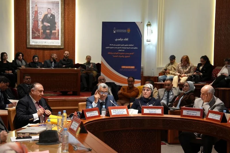 قانون الدفع بعدم الدستورية يثير جدلاً واسعاً بين البرلمانيين والحقوقيين حول الصياغة والتأخير التشريعي