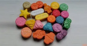 ذعر بين الأسر بطنجة بسبب تداول “حلوى مشبوهة” قرب المدارس