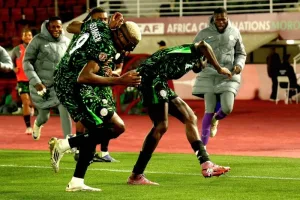 نيجيريا في اختبار تحضيري أمام أوغندا الباحثة عن آخر فرص التأهل في “كان 2025” بفاس