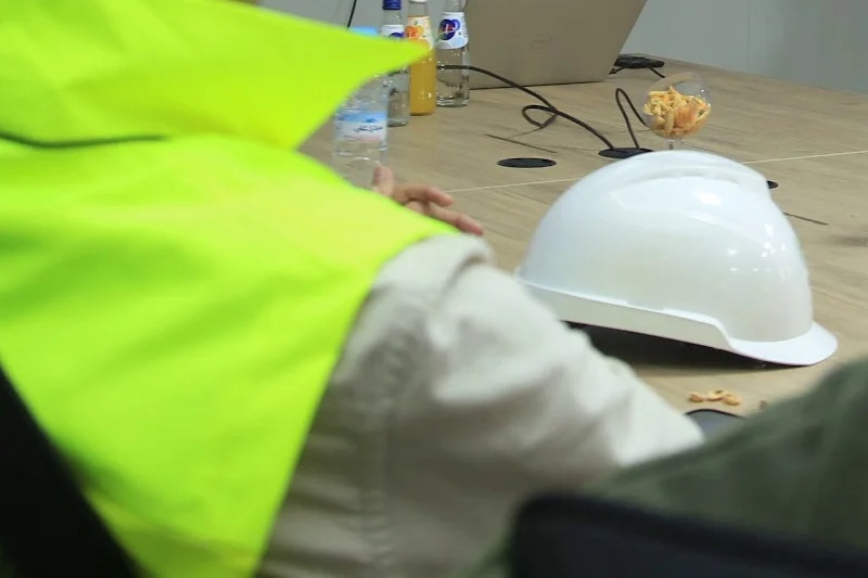 تحقيقات موسعة تكشف تسلل “ممنوعين” إلى صفقات عمومية عبر شركات صورية