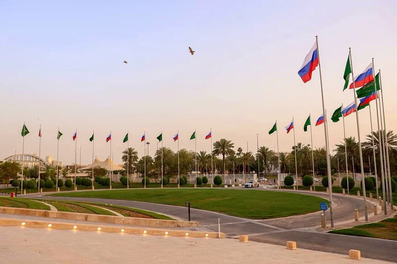 السعودية وروسيا توقعان اتفاقية إعفاء متبادل من التأشيرات لتعزيز السياحة والأعمال