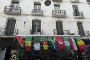 طنجة تتزين بإيقاع الكان وجماهير السنغال تفرض حضورها قبل صافرة البداية