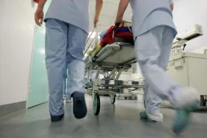 وزارة الصحة تطلق 800 فرصة توظيف للممرضين وتقنيي الصحة لتعزيز خدمات المستعجلات