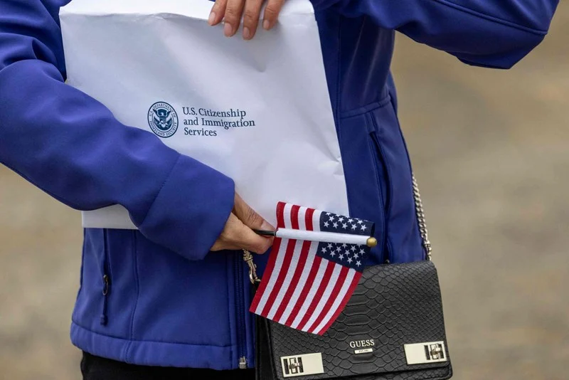 تعليق قرعة الإقامة الأميركية بعد حادث إطلاق نار يعيد الجدل حول برامج الهجرة