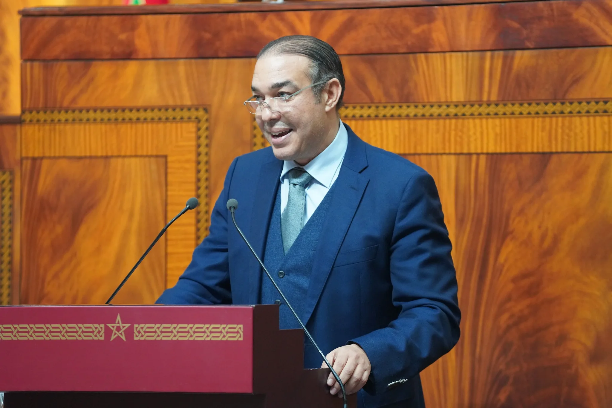 فيديو :    رغم عثراته السياسية … أوزين يقول الحقيقة في صاحبة التفاهة “شوف تيفي” .. مقاولات إعلامية تستنزف المال العام وتروّج للفساد الأخلاقي