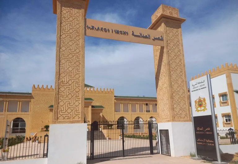 انقطاع الكهرباء والإنترنت يشلّ جلسات محكمة الاستئناف بفاس