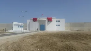 أمطار غزيرة تعزل سجن طنجة 2 وتدفع إلى نقل النزلاء بشكل استعجالي