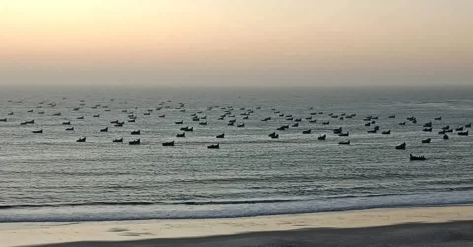 الداخلة – الناظور : مئات البحارة عالقون في البحر بسبب منع الرسو الليلي