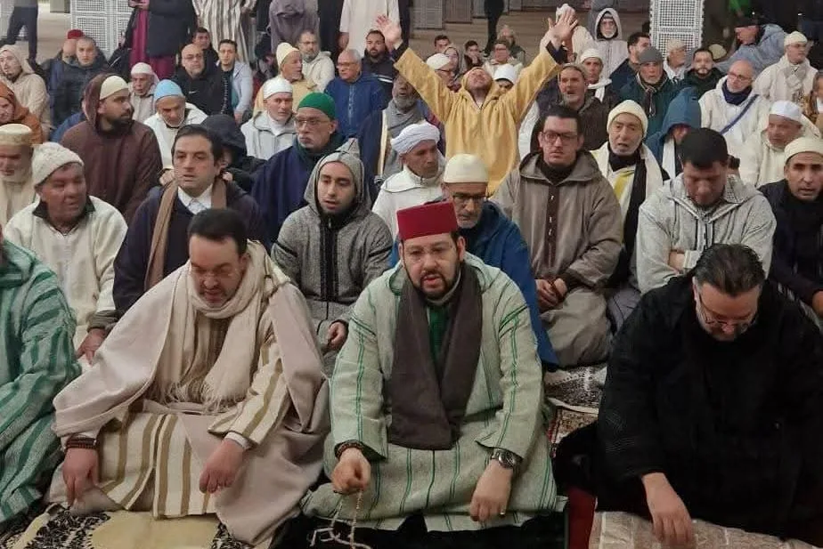 بركان : فيديو مثير لإعتداء شنيع بمسجد الزاوية البودشيشية من طرف عصابة مريدين