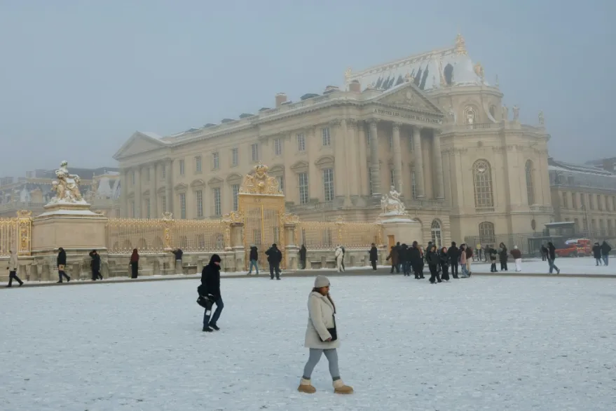 عاصفة ثلجية تشلّ أوروبا: وفيات واضطرابات في النقل وإلغاء مئات الرحلات الجوية