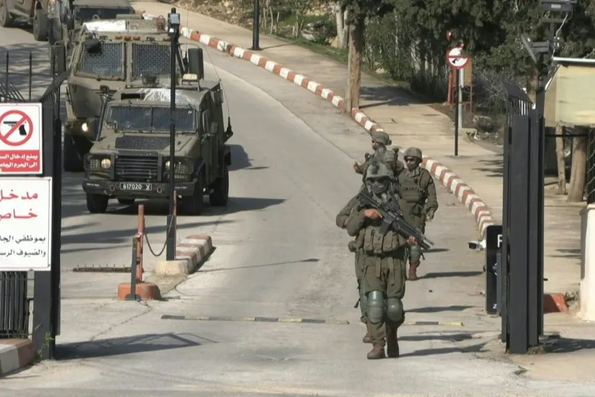 خمسة جرحى في اقتحام إسرائيلي لجامعة بيرزيت بالضفة الغربية