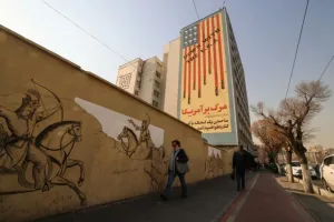 إيران على صفيح ساخن: احتجاجات اقتصادية تتسع ومواجهات دامية في طهران