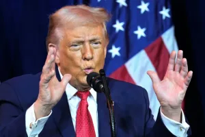 ترامب يلوّح بخيار عسكري للاستحواذ على غرينلاند والدنمارك تطلب اجتماعاً عاجلاً مع واشنطن