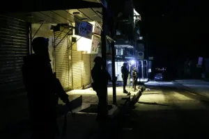 الاشتباكات تتصاعد في حي الشيخ مقصود بحلب وسط نفي كردي للسيطرة الحكومية