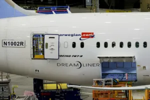 بوينغ تتفوق على إيرباص في الطلبيات للمرة الأولى منذ 2018 رغم استمرار التحديات