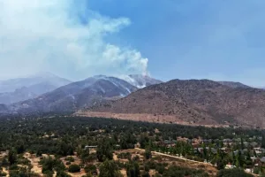 تشيلي تعلن حالة الكارثة الطبيعية إثر حرائق مدمّرة أجبرت 20 ألف شخص على الإجلاء