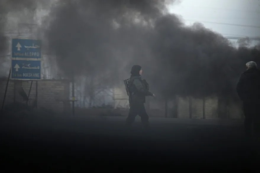 القوات السورية تستعيد السيطرة على حقول النفط ومدن استراتيجية بعد انسحاب الأكراد المفاجئ