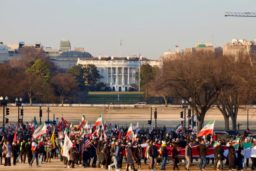 إيران تبدأ بإعادة الإنترنت تدريجياً بعد أسبوع من العزلة الرقمية