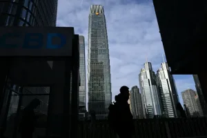 تباطؤ التنين الصيني يسلّط الضوء على اختلالات اقتصادية عميقة