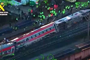 إسبانيا تدخل حداداً وطنياً بعد كارثة قطارات دامية في الأندلس