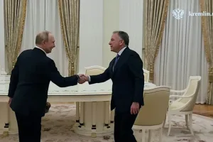 حراك دبلوماسي متسارع بين موسكو ودافوس وأبوظبي بحثا عن مخرج لحرب أوكرانيا