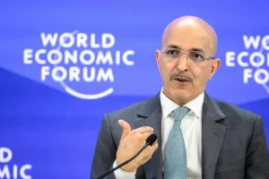وزير المال السعودي: نفط فنزويلا لن يغيّر معادلة السوق العالمية