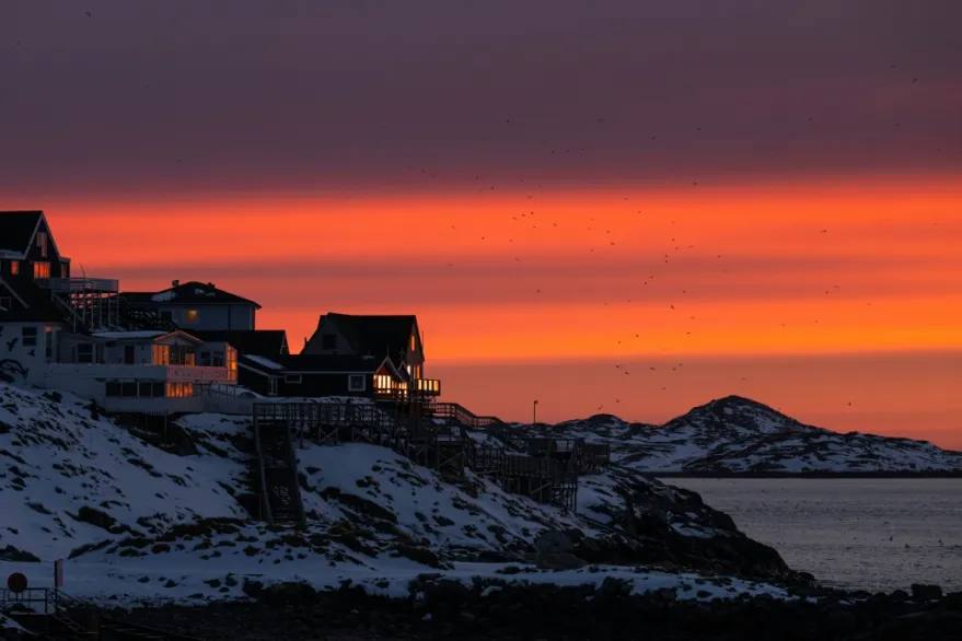 ترامب يوحّد غرينلاند والدنمارك ويؤجل حلم الاستقلال