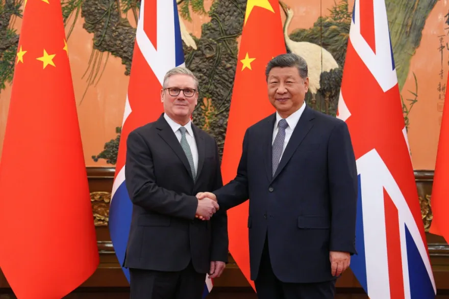 ستارمر يراهن على بكين لإنعاش الاقتصاد وسط تحذيرات أميركية حادة
