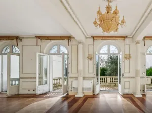 إعادة تنظيم الأصول الملكية: عرض قصر موروث عن الحسن الثاني وممتلكات فاخرة للبيع بفرنسا