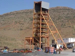 ريرت : تحركات نقابية لحماية منجم جبل عوام وضمان استمراريته وسط أزمة مالية وتنظيمية