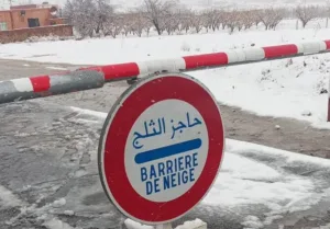 الثلوج تعزل مناطق واسعة بالجنوب الشرقي وتربك حركة السير