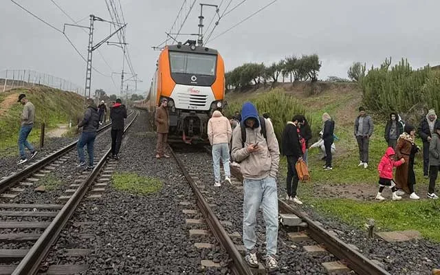 فيضانات مفاجئة تعطل السكك بين سيدي قاسم ومشرع بلقصيري وتحويل الرحلات عبر القنيطرة لتأمين تنقل المسافرين