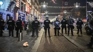 هولندا 2026… بين ليلة “النار والفوضى” وحظر الألعاب النارية الأول من نوعه: مغاربة هولندا يعيشون القلق والذهول