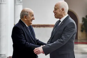 توتر على الحدود التونسية الجزائرية يعيد النقاش حول السيادة والتدخل الإقليمي