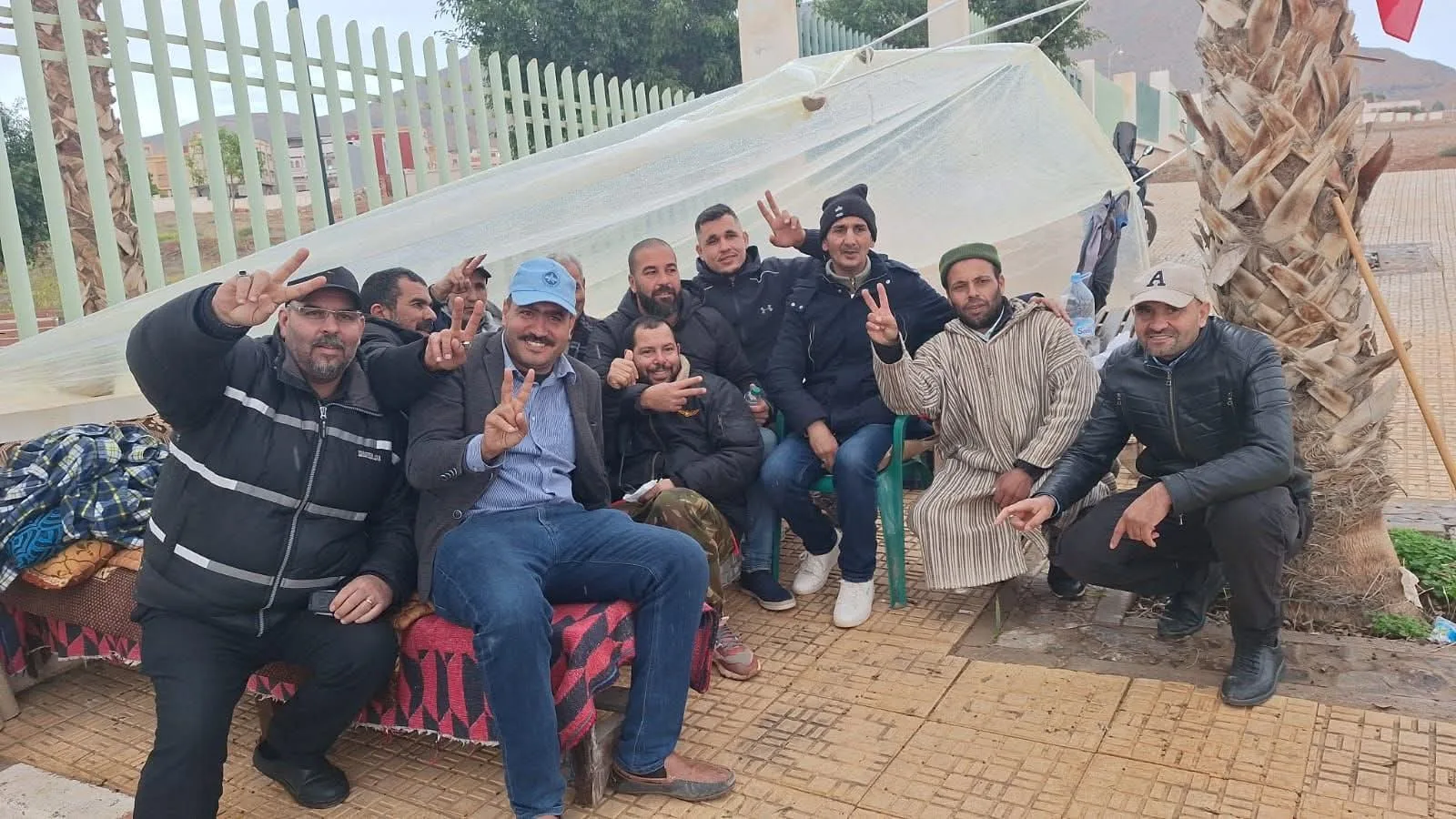 زايو :     وقفة احتجاجية لعمال ومستخدمي شركات المناولة أمام مستشفى القرب