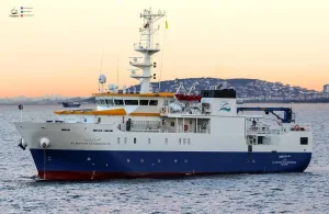 سفينة أبحاث مغربية متطورة ترسو بإسبانيا لإخضاعها للصيانة وسط رهانات استراتيجية مرتبطة بالمعادن النادرة