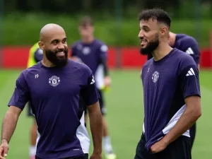 مواجهة مغربية كاميرونية بطابع خاص تجمع زميلي مانشستر يونايتد مزراوي ومبويمو