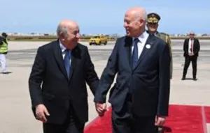 الهزل مع تبون المغبون :   الرئيس الجزائري يحذر من “تدخل الأشباح” للإيقاع بغرامه مع الديكتاتور التونسي قيس سعيد