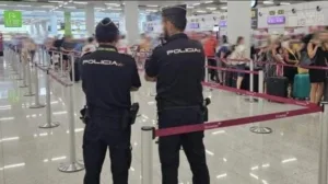 إخلاء المطار وتعطيل الطيران … حقيبة مسافر مغربي تُربك الأمن الاسباني وتُجبر السلطات على تفعيل بروتوكول مكافحة الإرهاب !