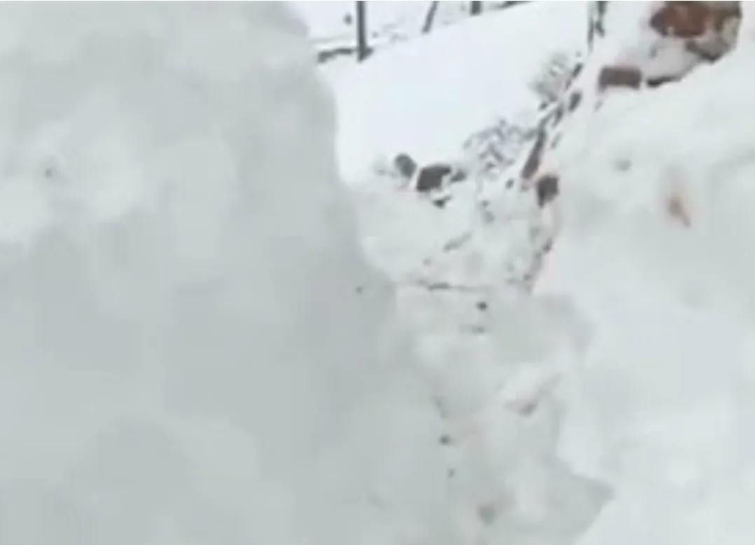 سمك الثلوج يتجاوز المترين بأزيلال