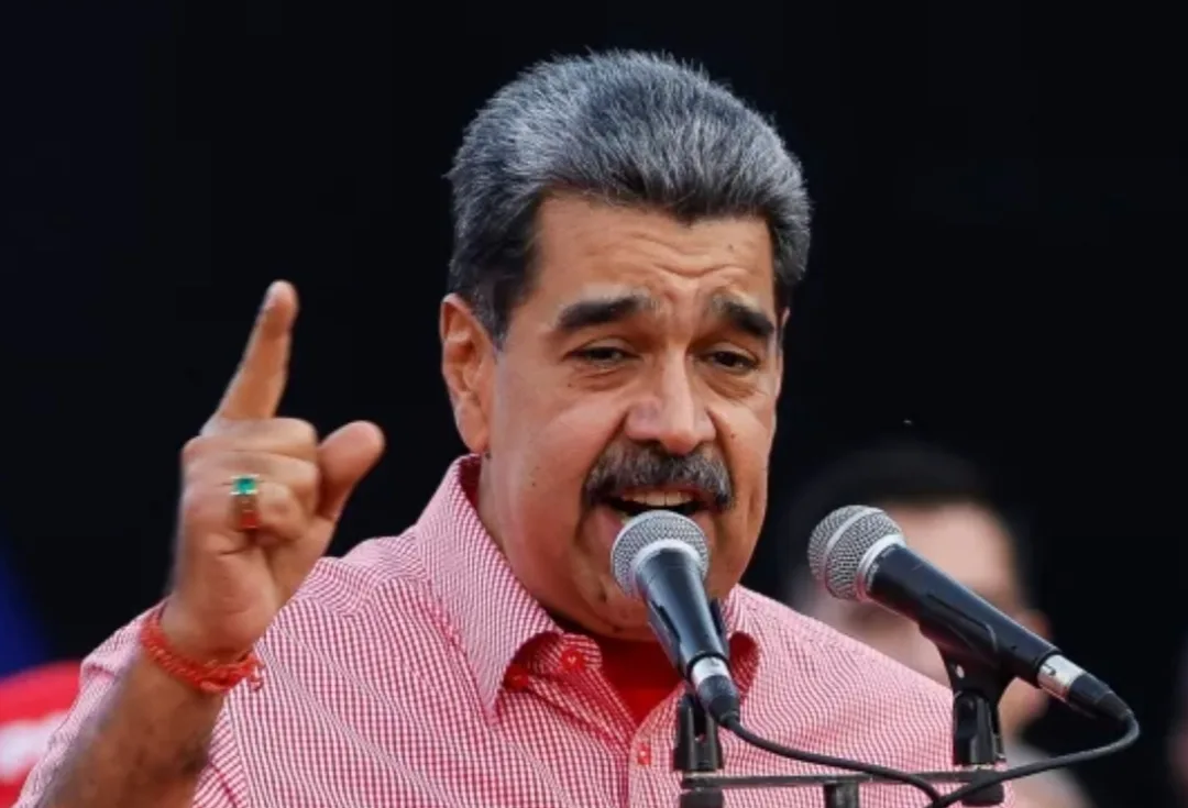 من ضريح تشافيز إلى مقر وزارة الدفاع :    تفاصيل “الحسم المطلق” في اعتقال مادورو وسقوط 40 قتيلًا بغارات أمريكية شاركت فيها 150 طائرة