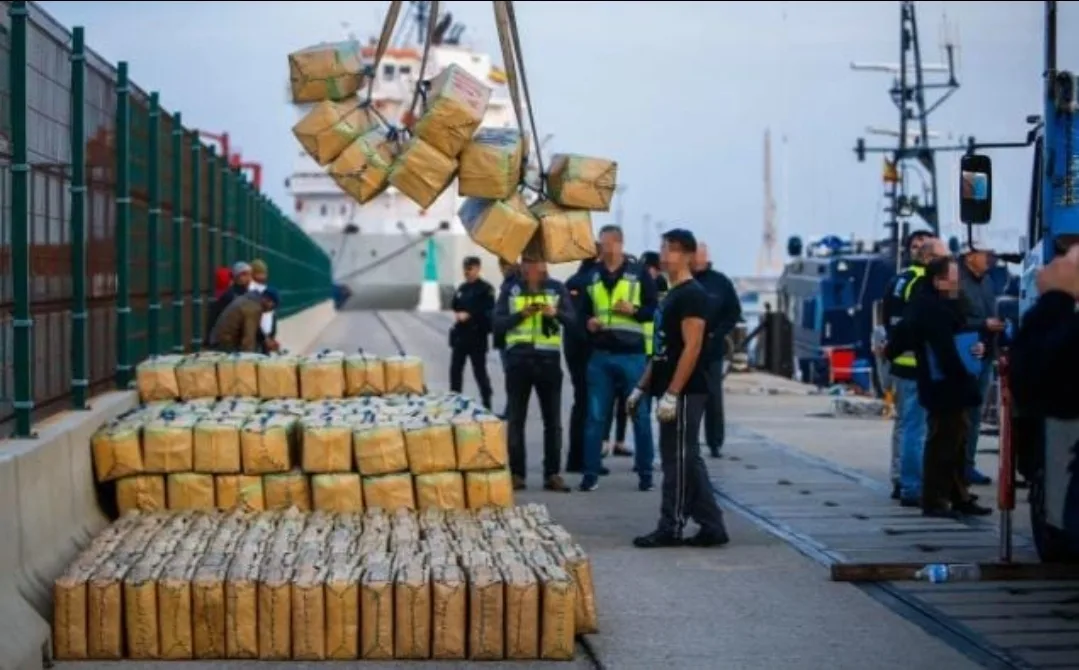 إسبانيا :     محكمة قادس تُثير الجدل حول توصيف تزويد زوارق التهريب بالوقود بين الجريمة والمخالفة الإدارية