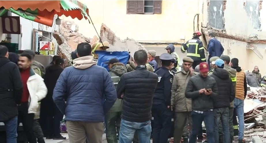 مأساة في حي العكاري بالرباط … بناية تنهار وتودي بحياة شخصين