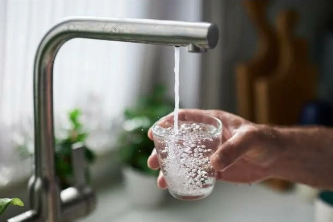 هولندا … تلوّث في مياه الشرب بأوتريخت وتحذير لنحو خمسة وثمانين ألف منزل :    “يجب غلي الماء قبل الاستعمال”