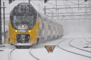 هولندا … توقف القطارات بسبب الثلوج وتأثير على الجالية المغربية